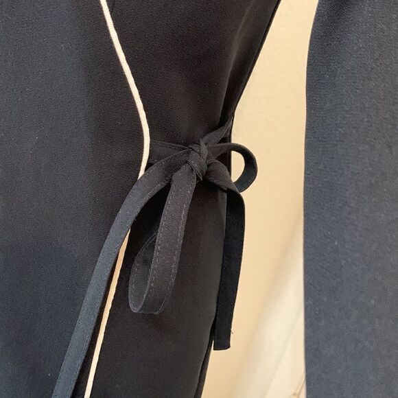 Harlow Dresses Sz 4 Black White Piping Mini Side Tie Wrap Long Sleeves Slimming - Picture 3 of 8